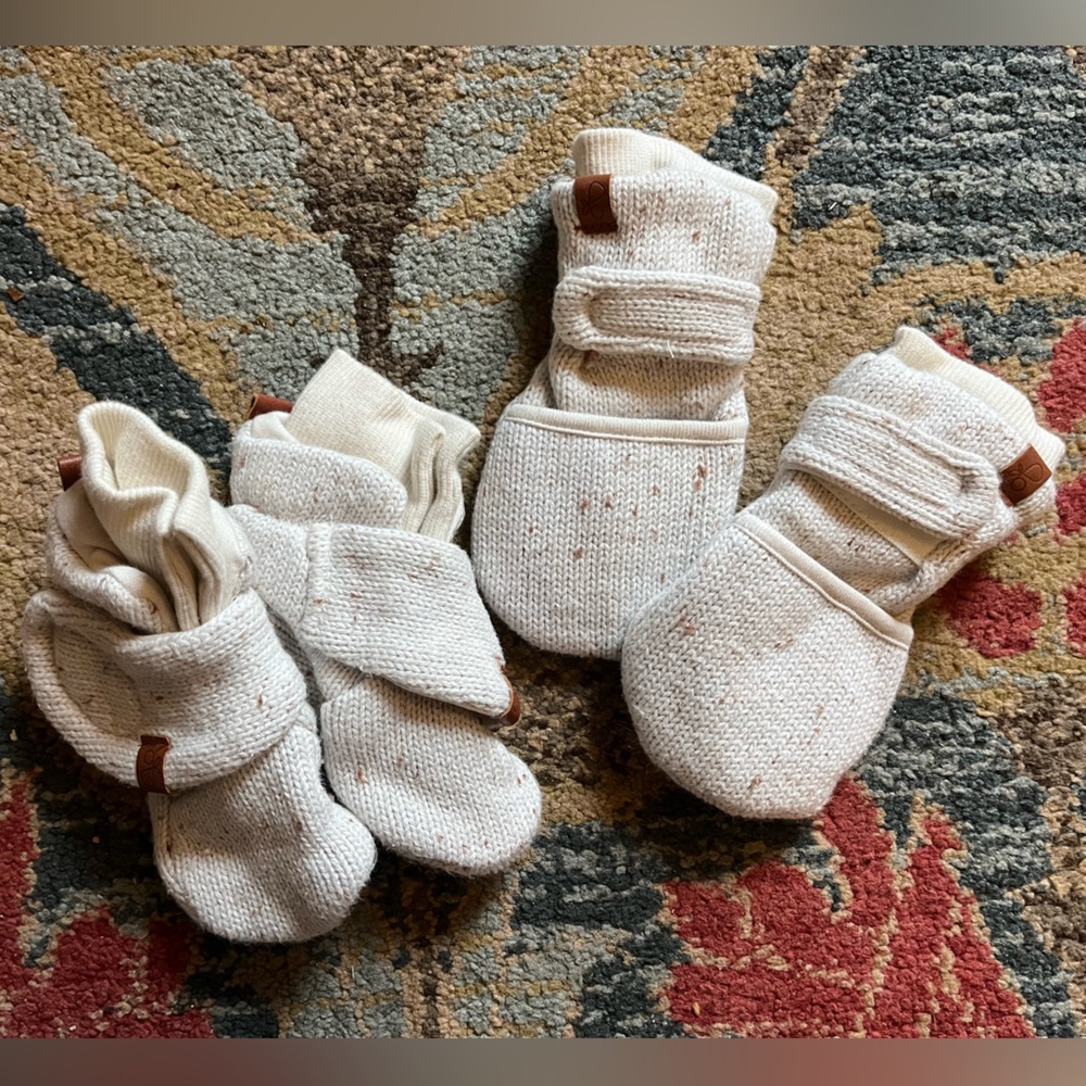 Goumi Cozy Cream Infant Knit Booties & Mittens